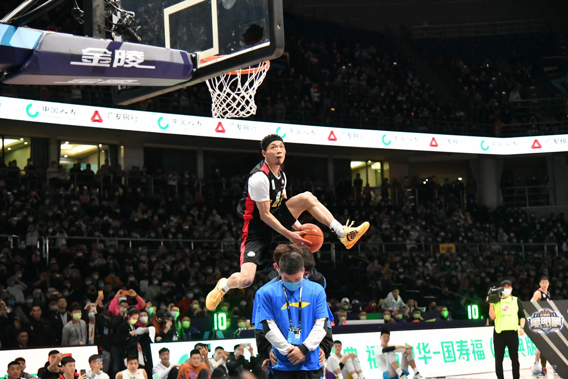 并配上了简 并配上了简